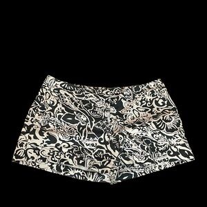 New York & Company Stretch black white floral print shorts sz 12 cotton spandex